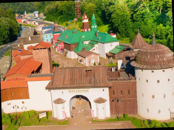 В Сочи открылись выставки государственного музея «Исаакиевский собор» и заповедника «Гатчина»