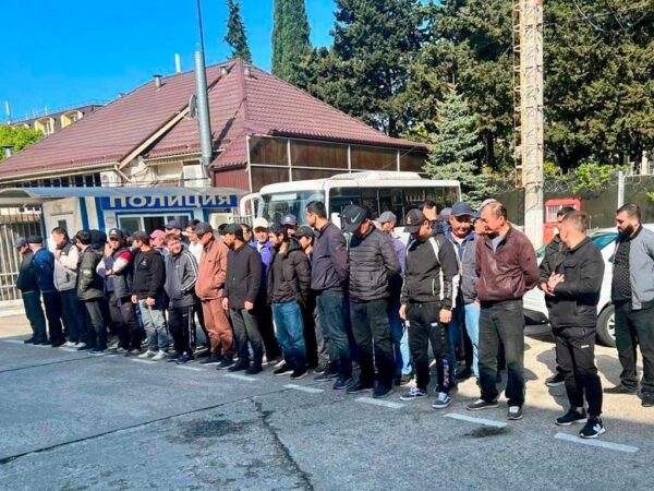 В Сочи проводят проверки среди мигрантов