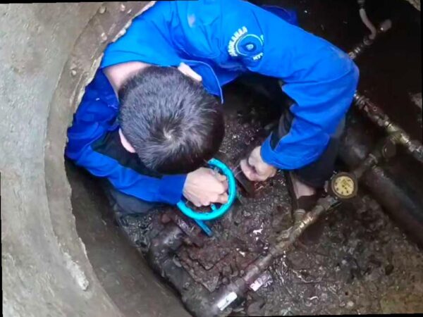 Водоканал Сочи продолжает отключать воду должникам в Центральном районе