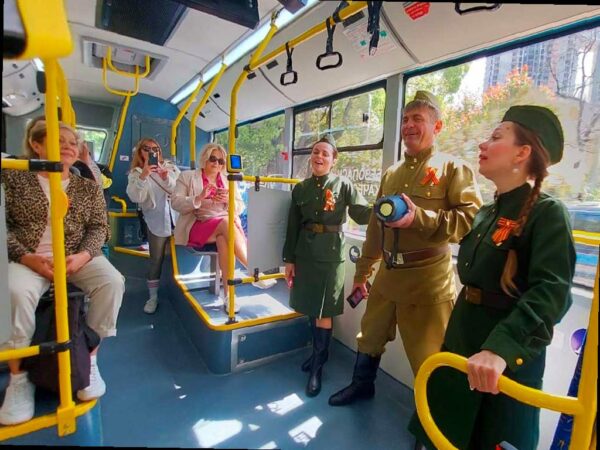 Песенный марафон в автобусах Сочи к 75-летию Победы