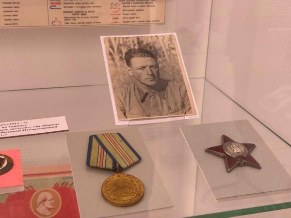 «Виктор Тепляков помог в организации выставки ‘Они сражались за Родину'»
