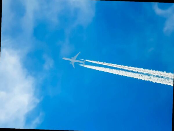 Авиакомпания Air Arabia временно приостановила свои регулярные рейсы из ОАЭ в Россию до 20 июня. Эта информация была опубликована на официальном сайте авиакомпании.