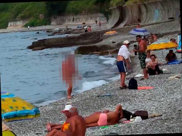 Голый турист пойман на пляже в Сочи