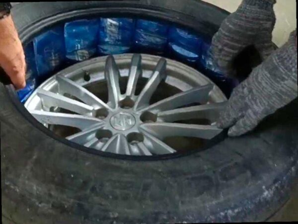 Задержаны две машины с контрабандой на таможне в Адлере