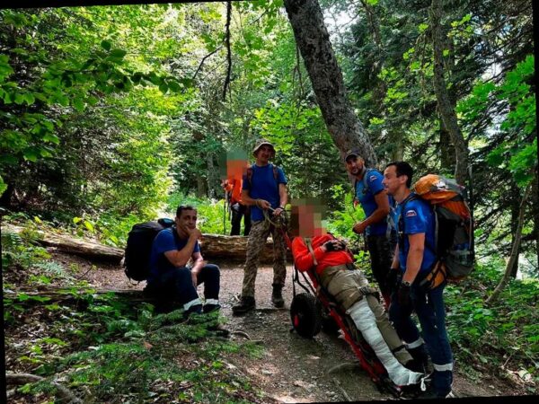 В горах Сочи спасли туриста с травмированной ногой