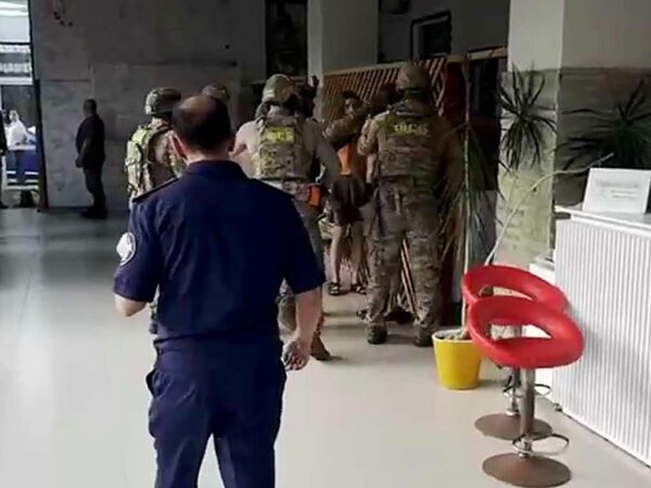 В Сочи арестовали мать и сына по обвинению в экстремизме