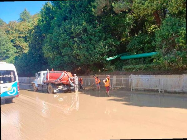 Часть федеральной трассы в Сочи затопили грунтовые воды
