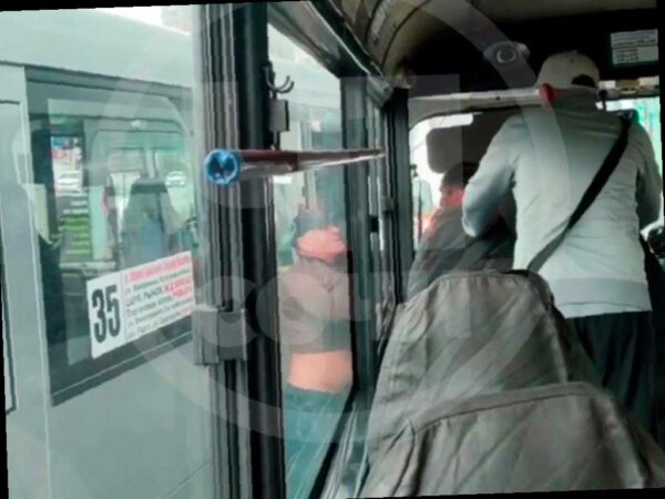 Водители автобусов устроили конфликт у вокзала Сочи