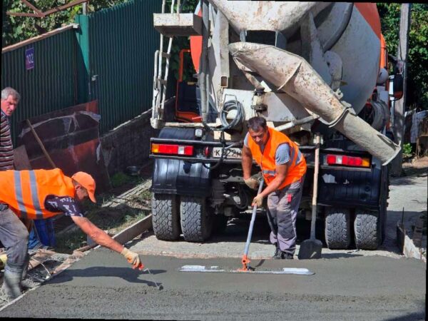 В Сочи выделяют 300 млн рублей на ремонт дорог, работы идут на 77 участках