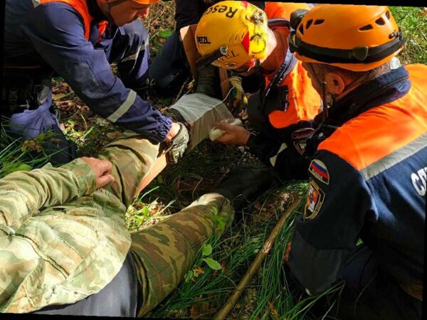 В лесу около посёлка Якорная Щель спасли грибника с переломом ноги