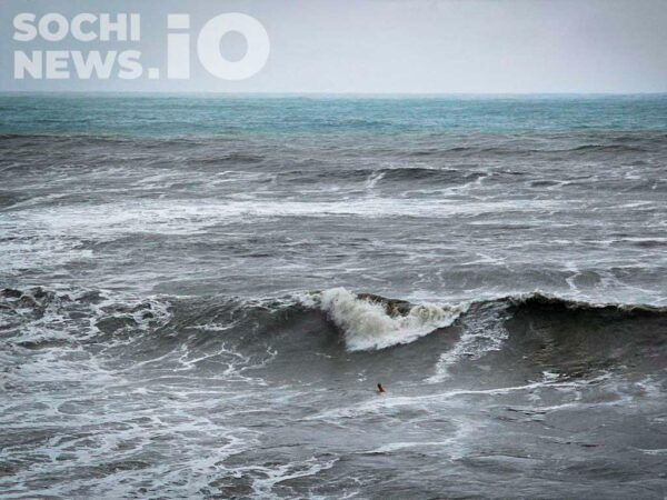 Штормовое предупреждение в Сочи будет действовать еще один день