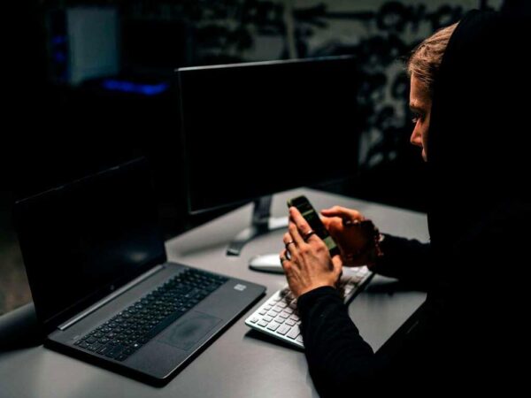 Две жительницы Адлера стали жертвами мошенников и потеряли более 3 миллионов рублей, сообщили в сочинском УВД.