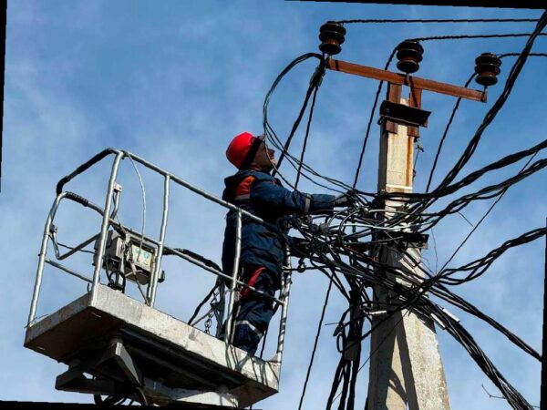 29 октября в Сочи будут проводиться внеплановые работы на энергообъектах для предотвращения технических проблем. Для обеспечения безопасности электроснабжение будет временно ограничено для некоторых абонентов, как сообщили представители «Россети Кубань».