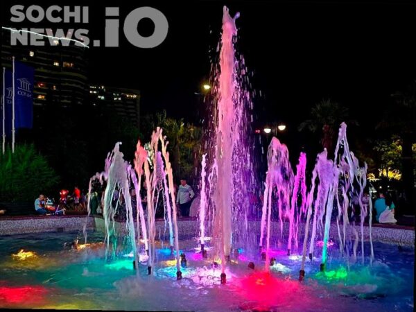 Сезон работы фонтанов в Сочи подходит к концу после ноябрьских праздников. По информации пресс-службы администрации города, с 5 ноября начнется запланированная консервация водных сооружений.