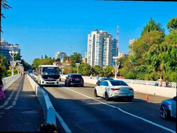 На Верещагинском виадуке в Сочи начались дорожные работы