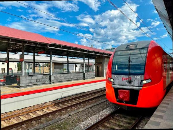 С 1 октября на маршруте Сочи — Имеретинский курорт появится 26 дополнительных рейсов электропоездов «Ласточка». Это даст возможность удобнее и быстрее перемещаться между городом и курортом.