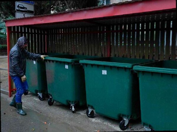 В Сочи устанавливают 80 новых мусорных площадок