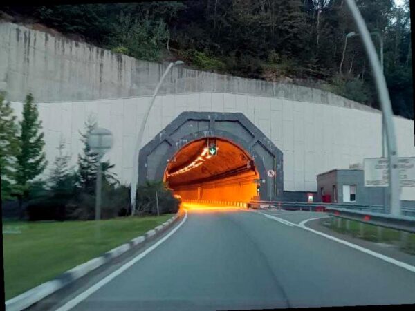 В Сочи временно закрыли один из тоннелей на Дублере Курортного проспекта