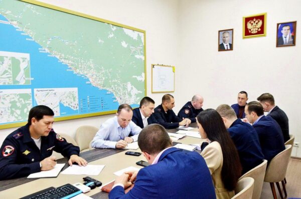 «Виктор Тепляков провел совещание по улучшению авторынка в Сочи»