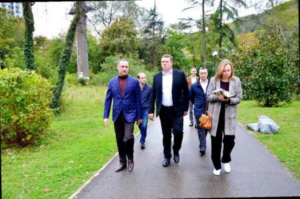 «Виктор Тепляков проверил благоустройство набережной Мацесты в Сочи»