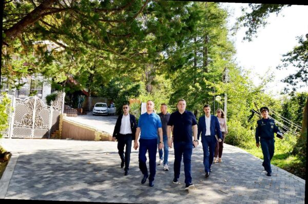 «Виктор Тепляков оценил состояние парка «Тропа здоровья» в Хостинском районе Сочи»