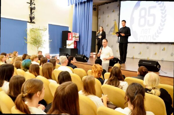 «Виктор Тепляков поздравил учителей и учащихся Сочи с Днем среднего профессионального образования»