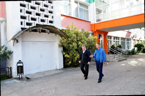 «Виктор Тепляков оценил улучшение условий в гимназии №8 в Сочи»