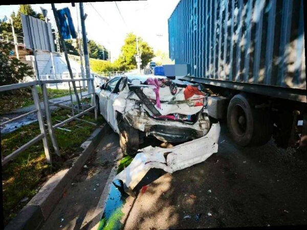 В Сочи произошло ДТП с участием грузовика и легковушки, пострадали дети