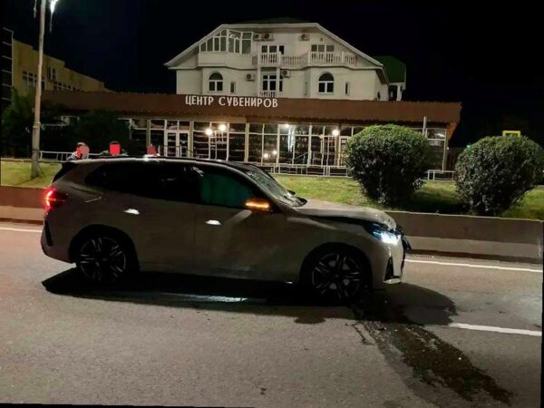 В ночь на пятницу на дороге в Адлере произошло страшное ДТП, в результате которого погиб пешеход.