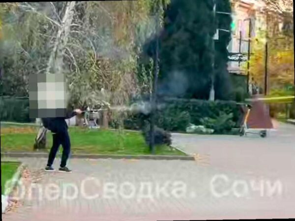 В Сочи подростки совершили акт вандализма на воинском мемориале