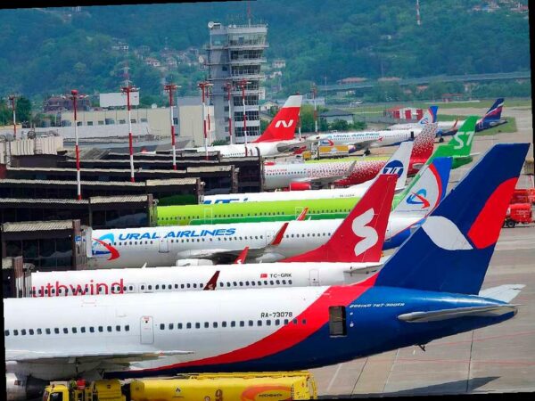 Аэропорт Сочи возвращается к нормальной работе, задерживается 18 рейсов