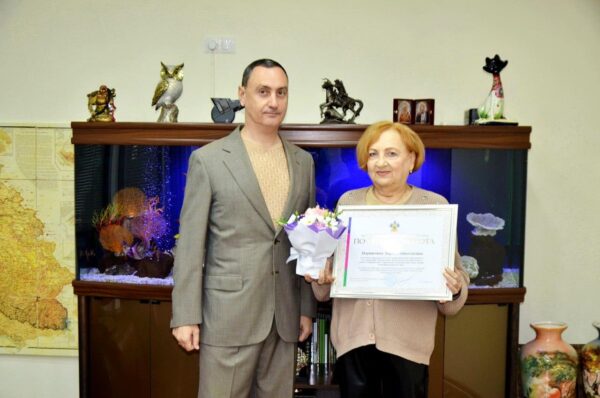 «Виктор Тепляков наградил заслуженных специалистов Сочи»