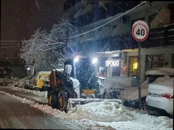 Ночью в Сочи выпал сильный снег, прогнозируется усиление осадков