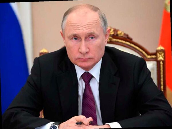 Путин подписал законы о ЖКХ, пенсиях и новых регионах