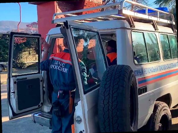 Мужчина из Сочи пострадал после падения с скалы в реку