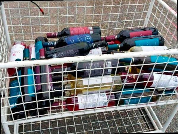 Сотрудники таможни в Сочи изъяли у туриста из Абхазии алкоголь и сигареты