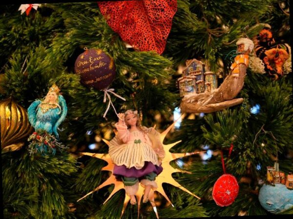 В Сочи проходит VIII Международный конкурс авторской новогодней игрушки