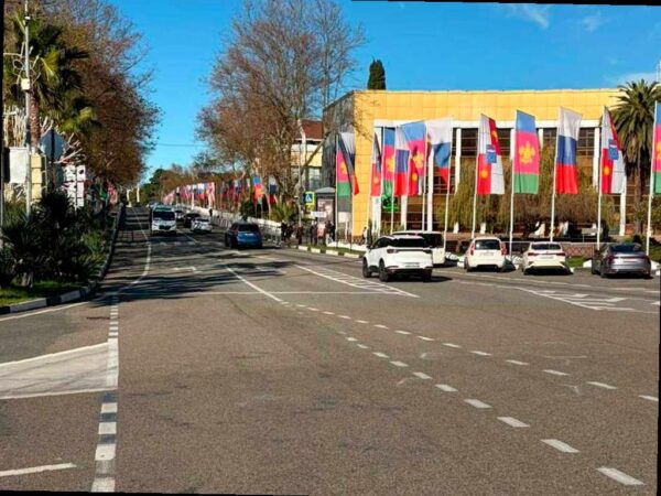 Изменения в движении на перекрестке Курортного проспекта и улицы Воровского