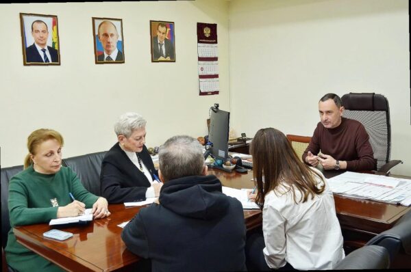 «Виктор Тепляков участвовал в собрании приёмной ‘Единой России'»