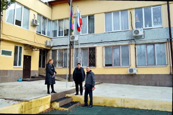 «Виктор Тепляков осмотрел благоустройство гимназии № 44 в Сочи»