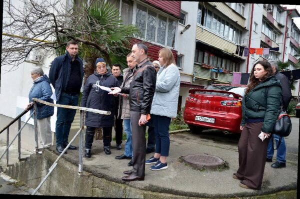 «Виктор Тепляков осмотрел улицу Пасечную в Сочи»