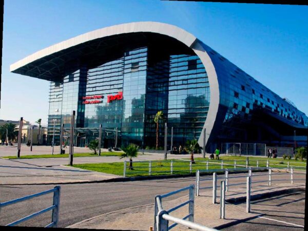 Вокзал Адлер лидирует по числу отправленных пассажиров на СКЖД