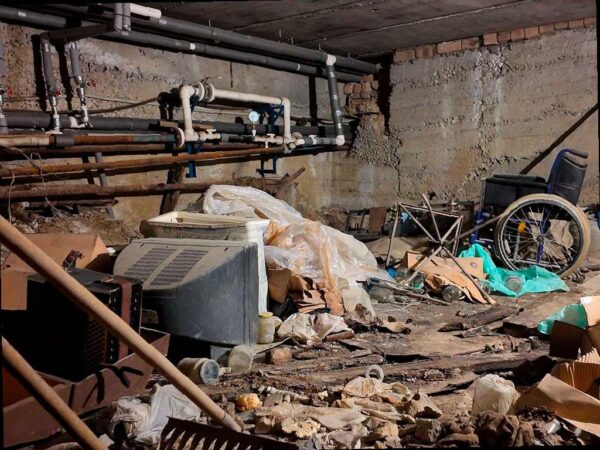 В Сочи продолжается очистка подвалов домов