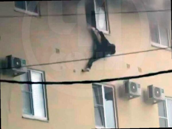 Женщина, которая получила серьезные травмы в результате пожара на улице Транспортной в Сочи, скончалась в больнице. Информацию об этом сообщили родственники погибшей через телеграм-канал «ЧП Сочи».