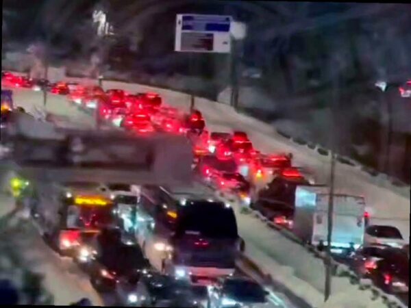 Многочасовые пробки образовались в Красной Поляне