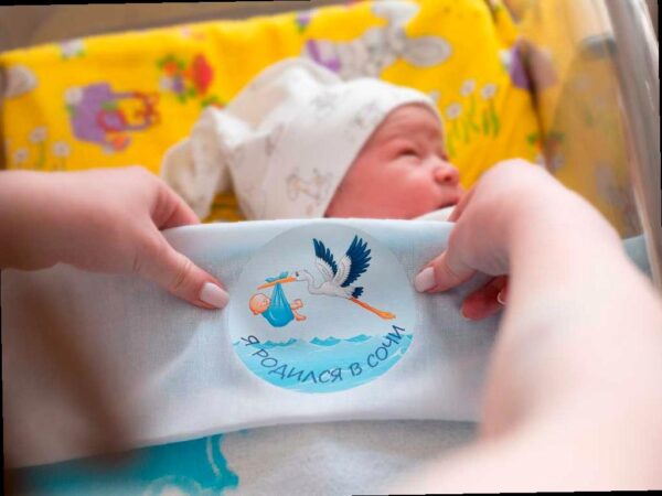 Двое малышей — мальчик и девочка — появились на свет в Сочи в начале 2026 года. Роды прошли успешно в Городском центре охраны материнства и детства. Малыши и их мамы чувствуют себя хорошо и скоро вернутся домой к родным.