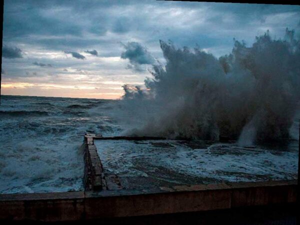 Штормовое предупреждение объявлено в Сочи