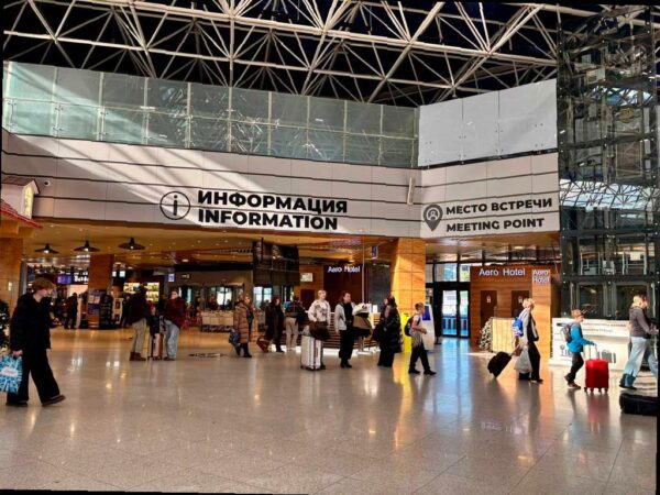 Аэропорт Сочи временно прекратил прием и отправку самолетов из-за мер безопасности. Эти ограничения длились около четырех часов, начиная с 03:24 и заканчиваясь после их отмены.