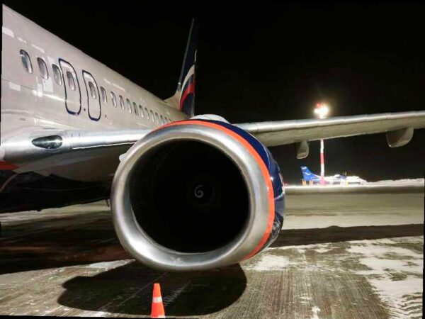 Рейс из Красноярска в Сочи вернулся в аэропорт по техническим причинам