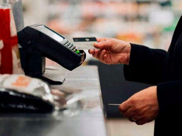 В Сочи женщина скрыла чужую кредитную карту для «черного дня»